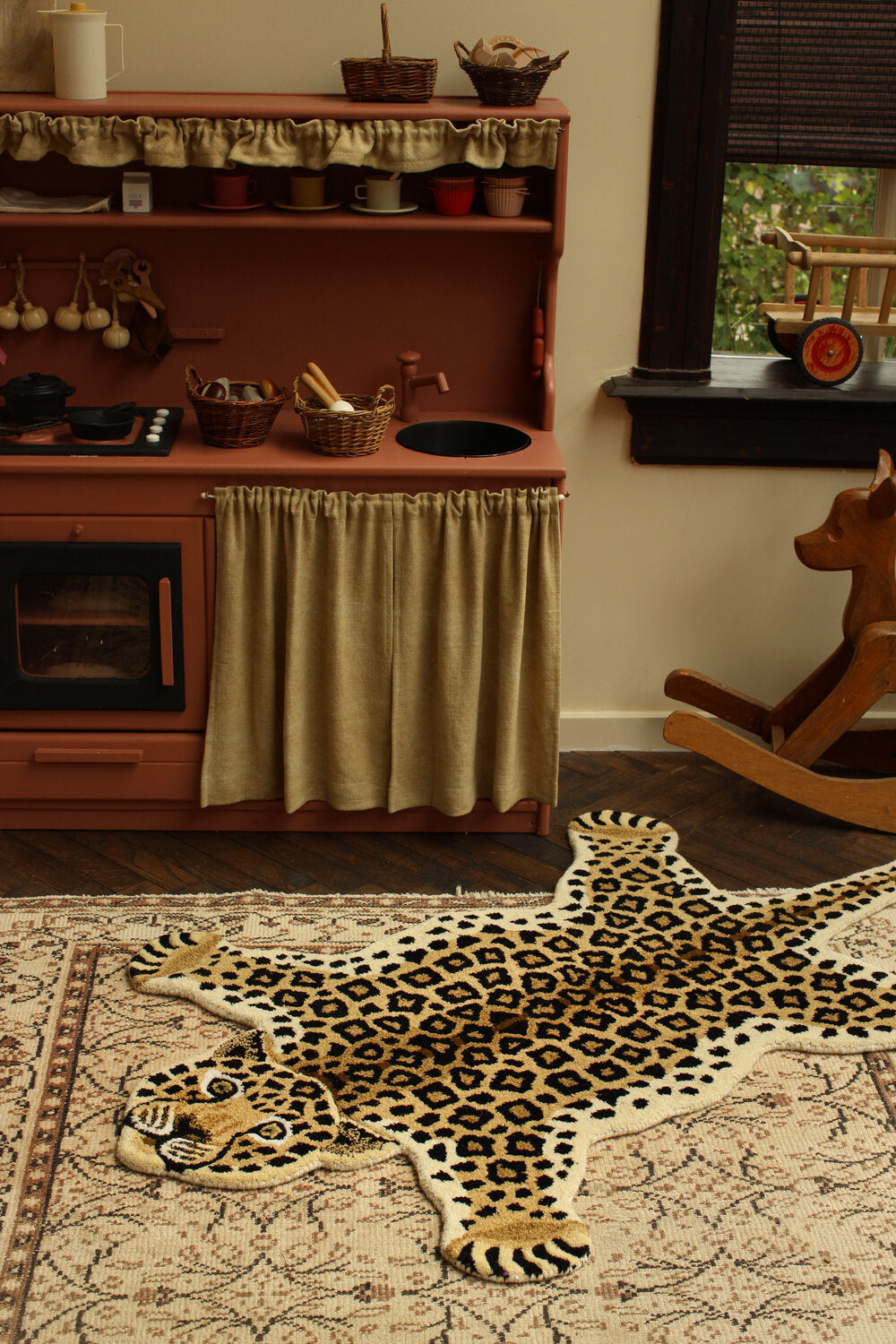 Loony Leopard gulvtæppe, Large - Brown